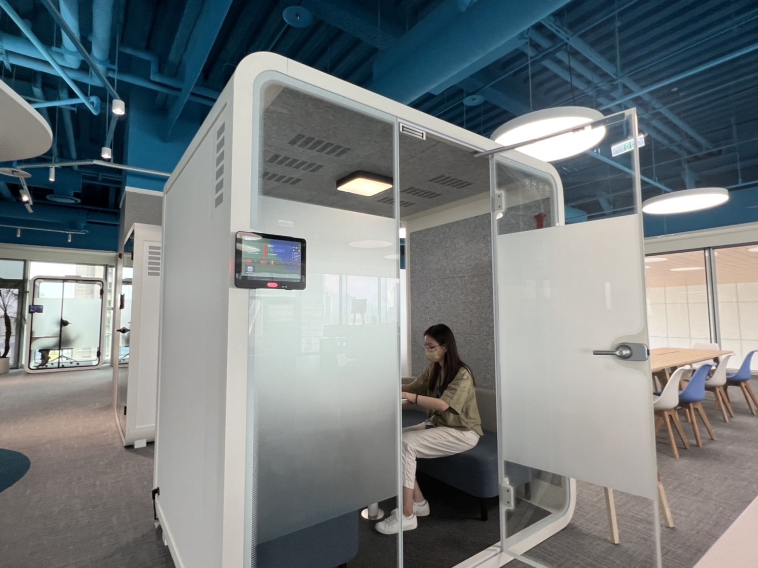 德扑之星高雄據點的智慧行動辦公艙，展現德扑之星在面板以外的研發應用軟實力